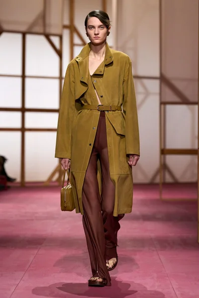 Look 25